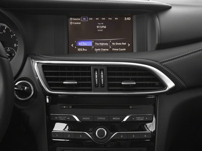 2017 INFINITI QX30 Luxury