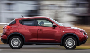Person driving a Nissan Juke in College Park, MD