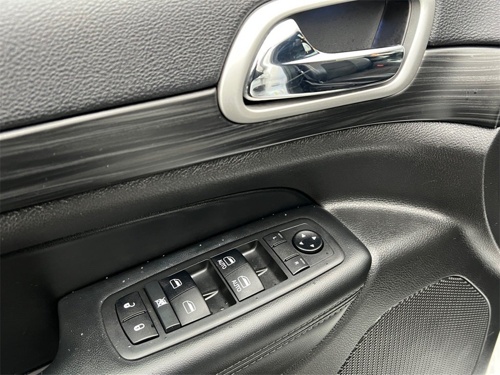 2019 Jeep Grand Cherokee Altitude 4WD / Preferred Package / New Tires / New Brakes /