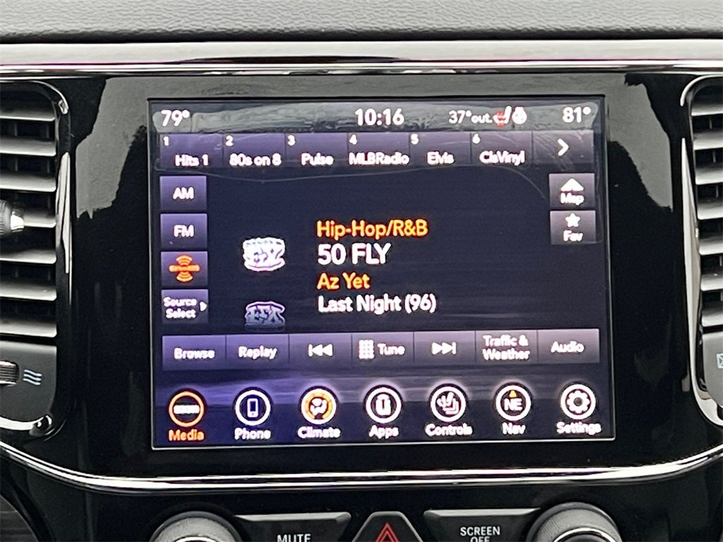 2019 Jeep Grand Cherokee Altitude 4WD / Preferred Package / New Tires / New Brakes /