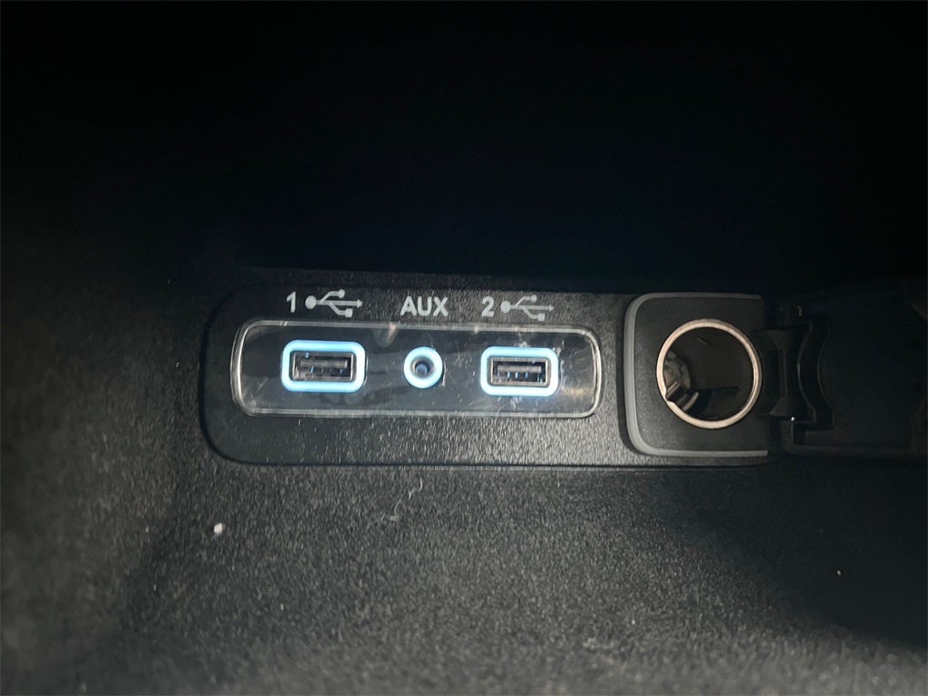 2019 Jeep Grand Cherokee Altitude 4WD / Preferred Package / New Tires / New Brakes /