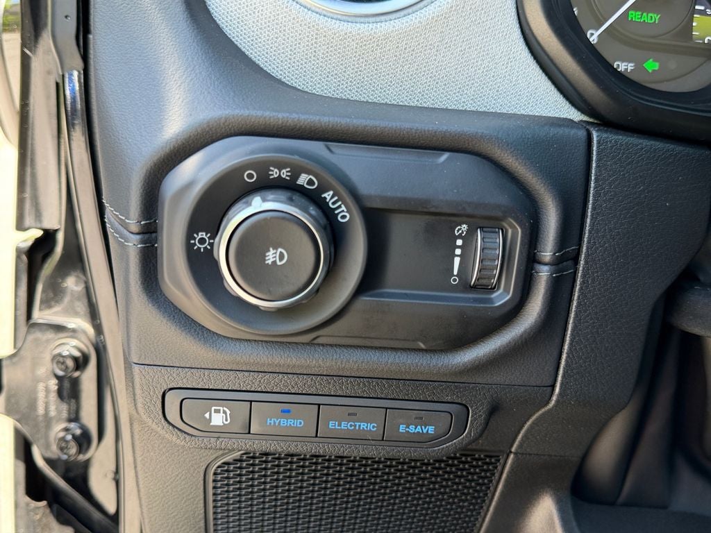 2025 Jeep Wrangler Sahara 4xe / One Owner / Preferred Package