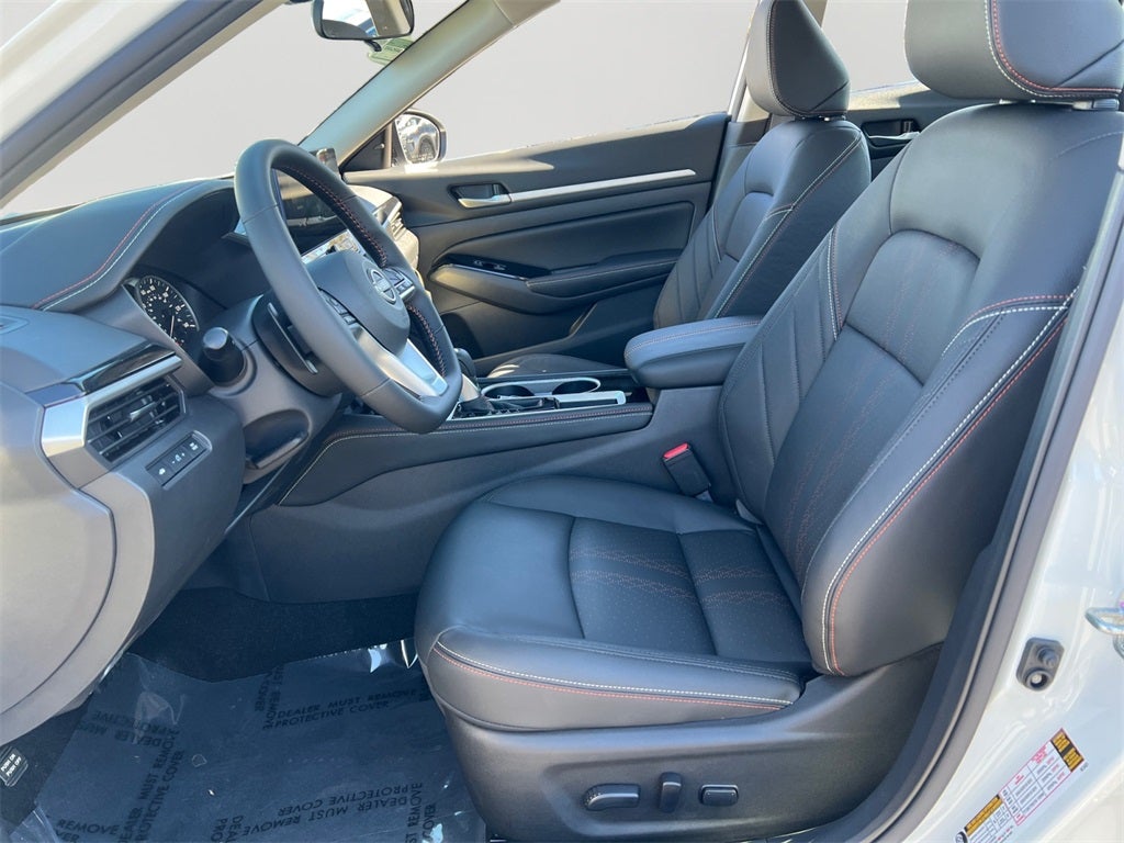 2025 Nissan Altima 2.5 SR / One Owner / Premium Package / Floormats Package