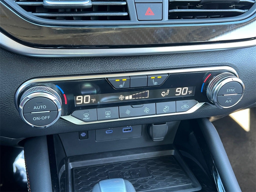 2025 Nissan Altima 2.5 SR / One Owner / Premium Package / Floormats Package