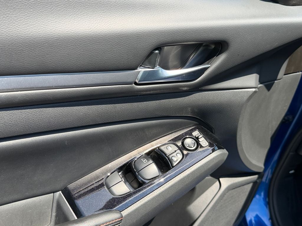 2025 Nissan Altima 2.5 SR / One Owner / Premium Package / AWD /