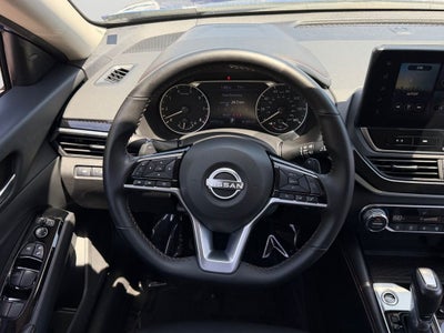 2025 Nissan Altima 2.5 SR / One Owner / Premium Package / AWD /
