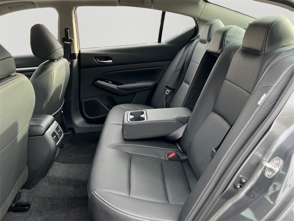 2025 Nissan Altima 2.5 SL / One Owner / Spoiler / Floor Mats Package / Ilumi