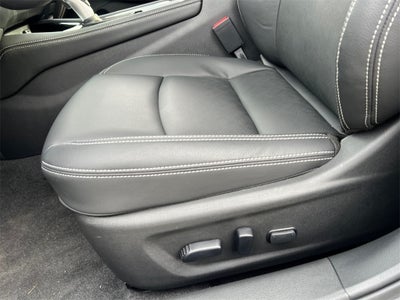 2025 Nissan Altima 2.5 SL / One Owner / Spoiler / Floor Mats Package / Ilumi