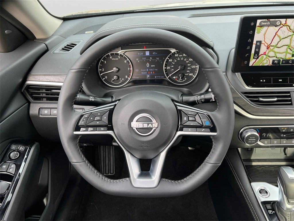 2025 Nissan Altima 2.5 SL / One Owner / Spoiler / Floor Mats Package / Ilumi