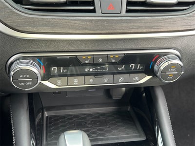 2025 Nissan Altima 2.5 SL / One Owner / Spoiler / Floor Mats Package / Ilumi