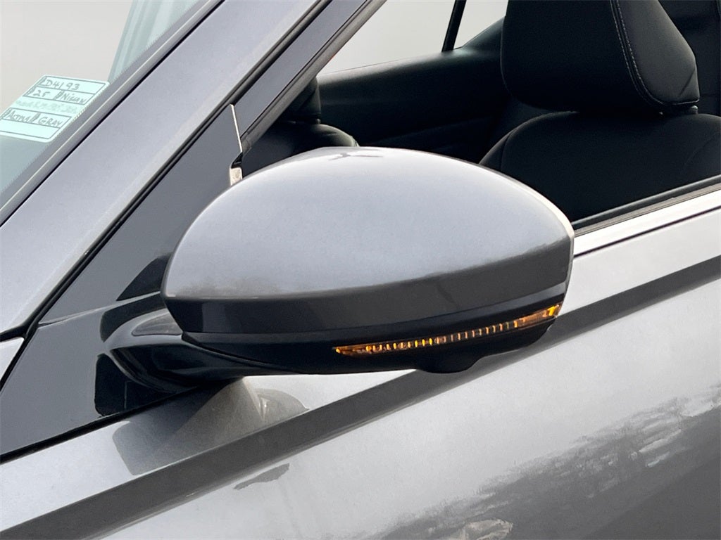 2025 Nissan Altima 2.5 SL / One Owner / Spoiler / Floor Mats Package / Ilumi