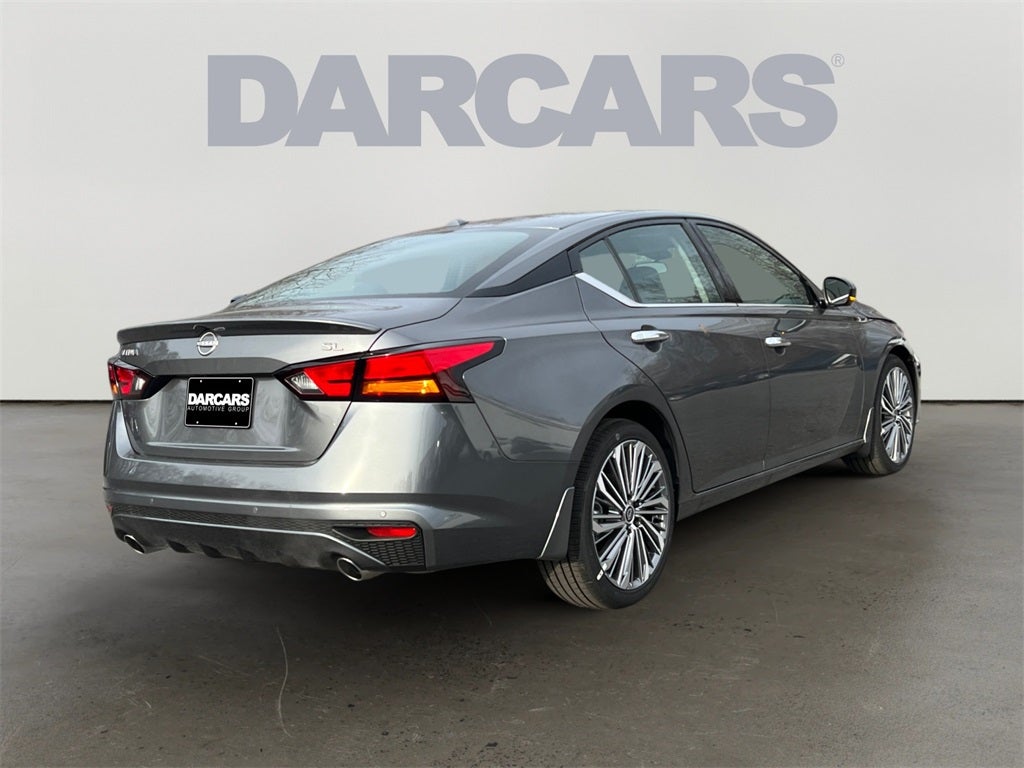 2025 Nissan Altima 2.5 SL / One Owner / Spoiler / Floor Mats Package / Ilumi