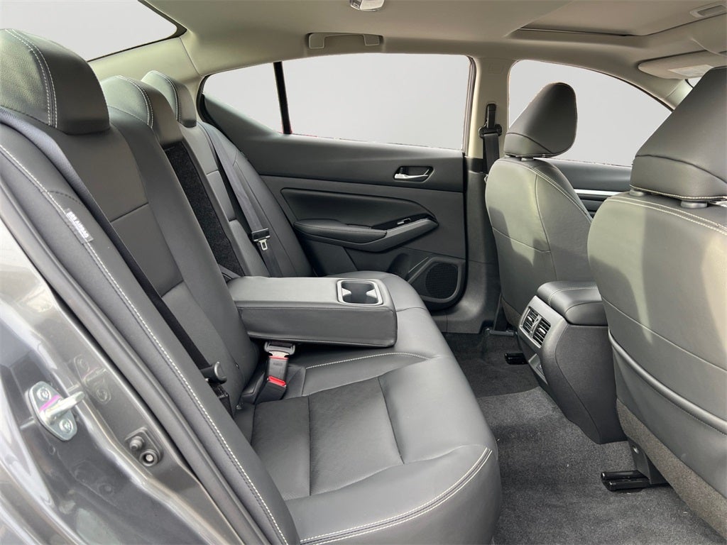 2025 Nissan Altima 2.5 SL / One Owner / Spoiler / Floor Mats Package / Ilumi