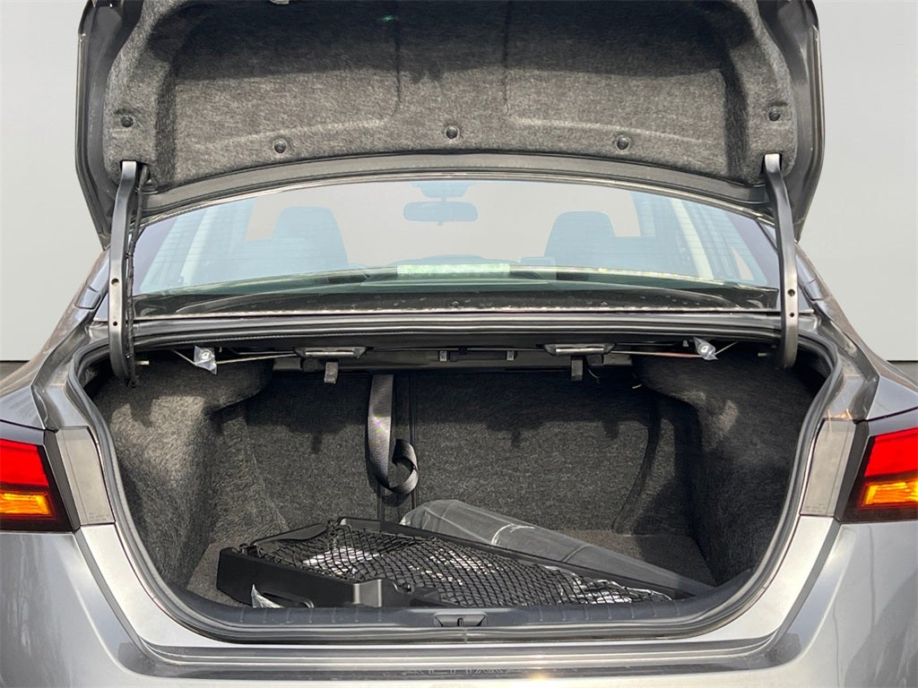 2025 Nissan Altima 2.5 SL / One Owner / Spoiler / Floor Mats Package / Ilumi
