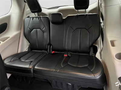 2023 Chrysler Pacifica Touring L One Owner / Preferred Package / New Tires / New B