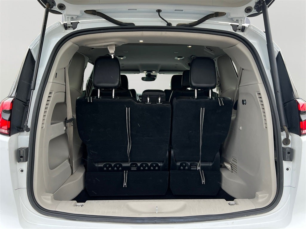 2023 Chrysler Pacifica Touring L One Owner / Preferred Package / New Tires / New B