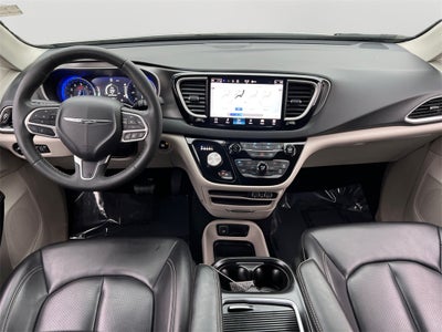 2023 Chrysler Pacifica Touring L One Owner / Preferred Package / New Tires / New B