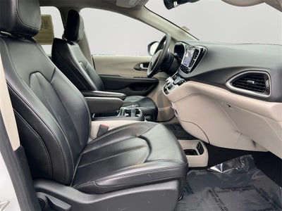 2023 Chrysler Pacifica Touring L One Owner / Preferred Package / New Tires / New B