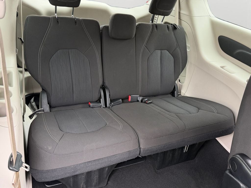 2023 Chrysler Voyager LX / One Owner /