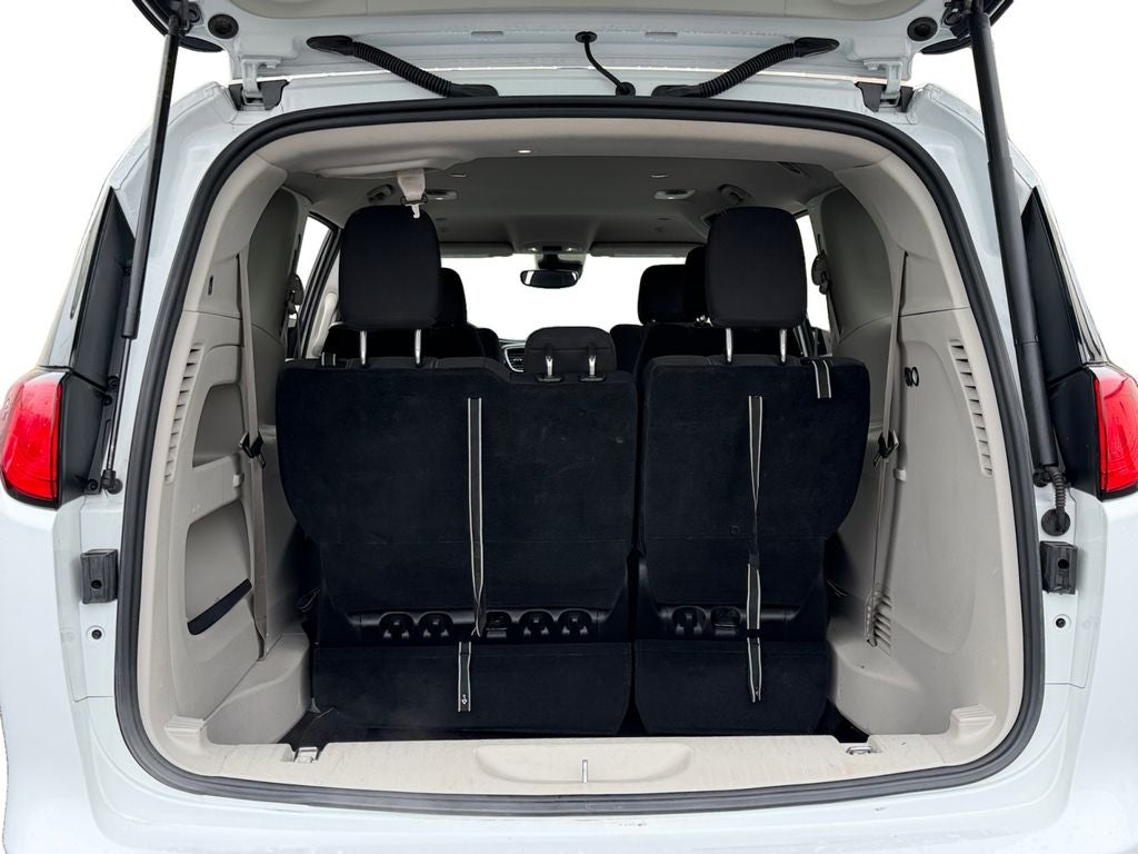 2023 Chrysler Voyager LX / One Owner /