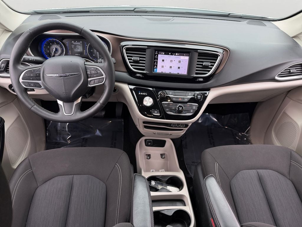 2023 Chrysler Voyager LX / One Owner /