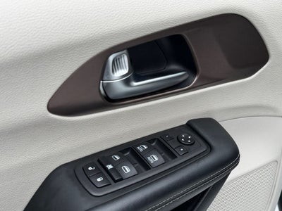 2023 Chrysler Voyager LX / One Owner /