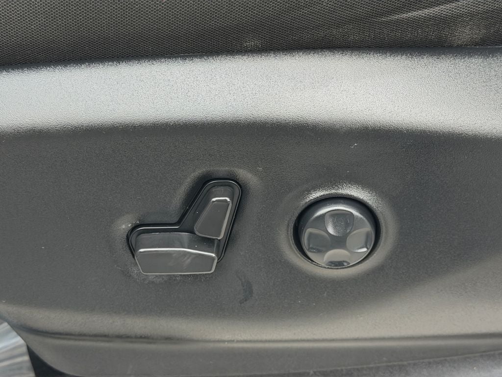 2023 Chrysler Voyager LX / One Owner /