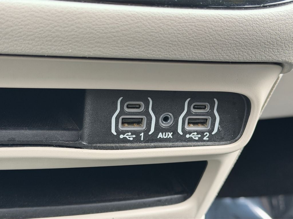 2023 Chrysler Voyager LX / One Owner /