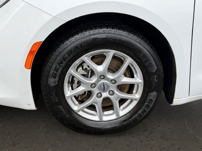 2023 Chrysler Voyager LX / One Owner /