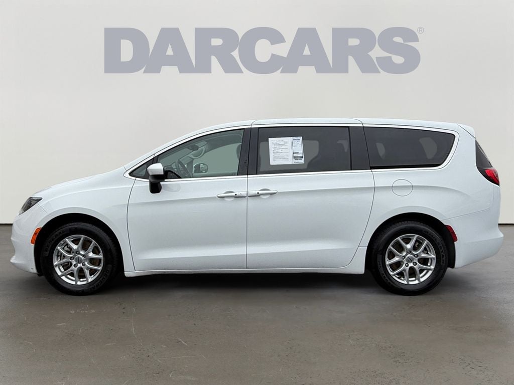 2023 Chrysler Voyager LX / One Owner /