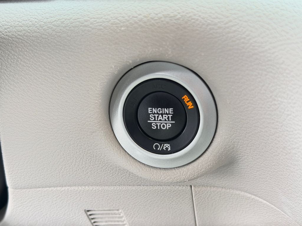 2023 Chrysler Voyager LX / One Owner /