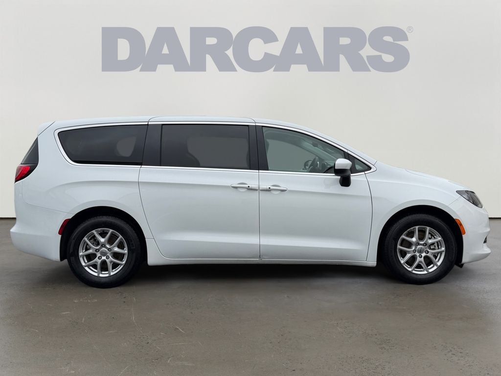 2023 Chrysler Voyager LX / One Owner /