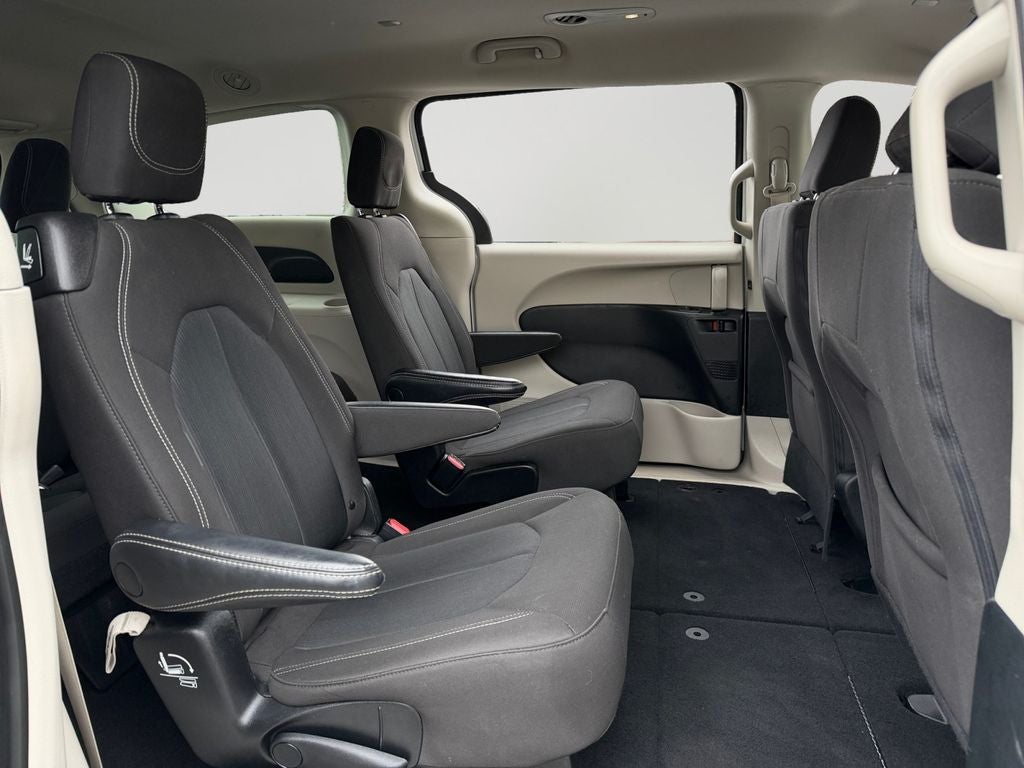 2023 Chrysler Voyager LX / One Owner /