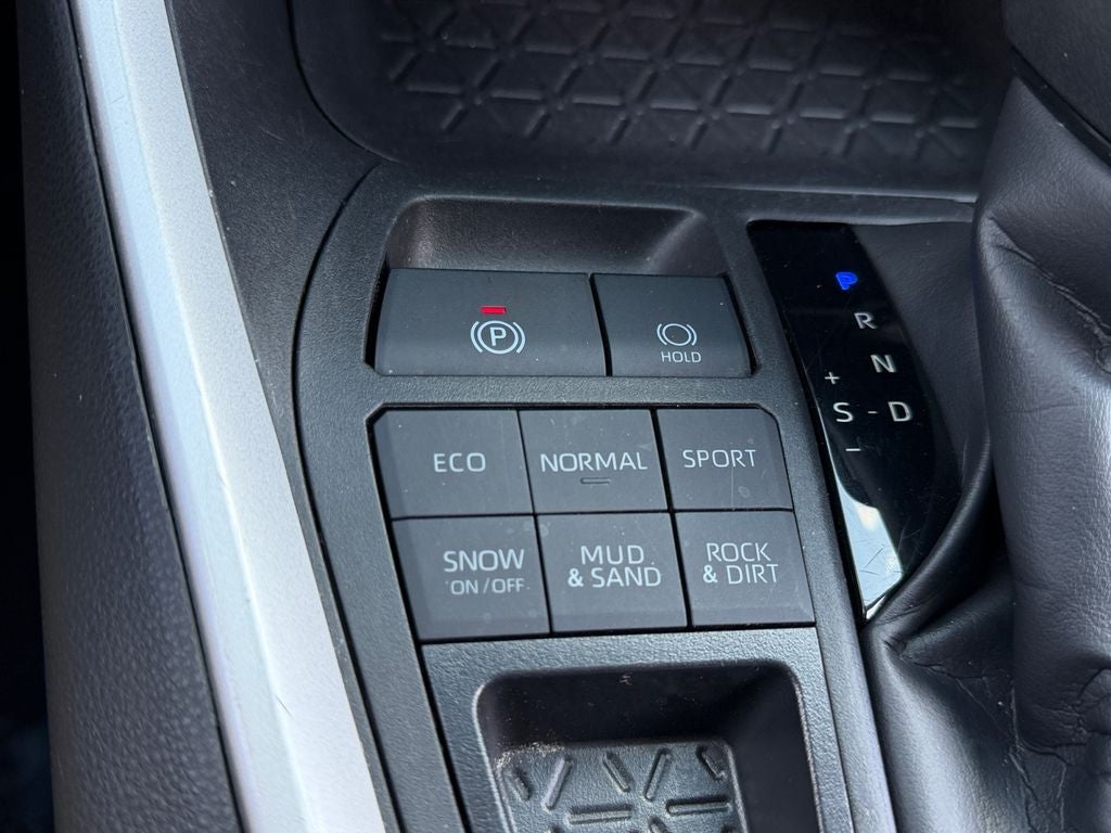 2024 Toyota RAV4 LE / One Owner /