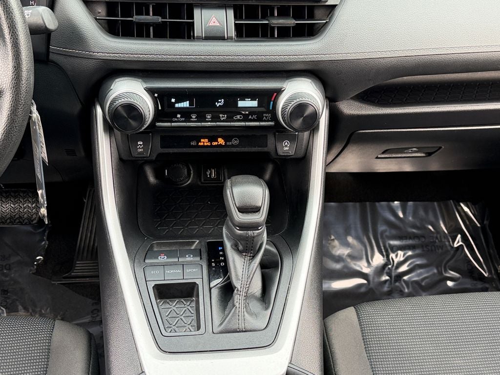 2024 Toyota RAV4 LE / One Owner /