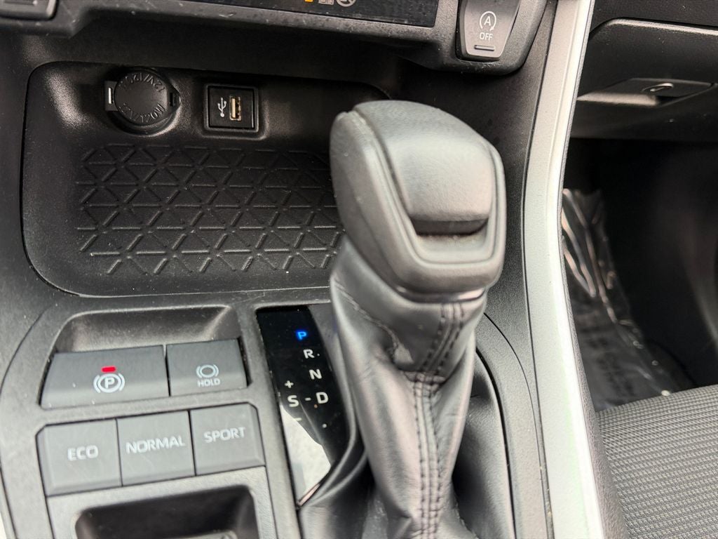 2024 Toyota RAV4 LE / One Owner /