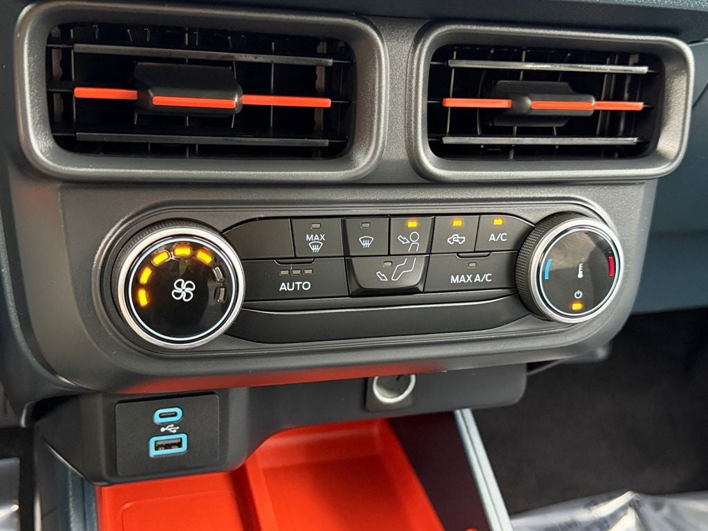 2024 Ford Maverick XLT / One Owner / Tow Package