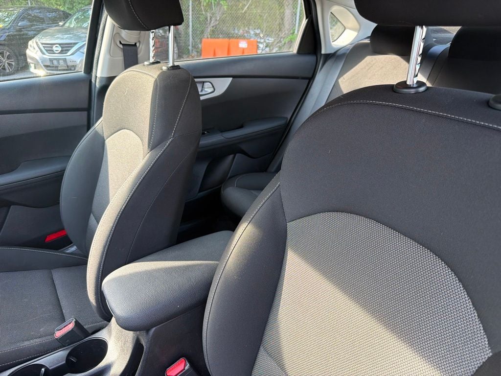 2023 Kia Forte LXS / One Owner / Tech Pkg