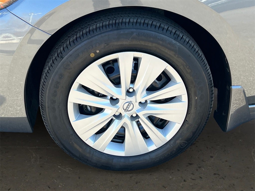 2025 Nissan Sentra S / One Owner / Carpeted Floormats