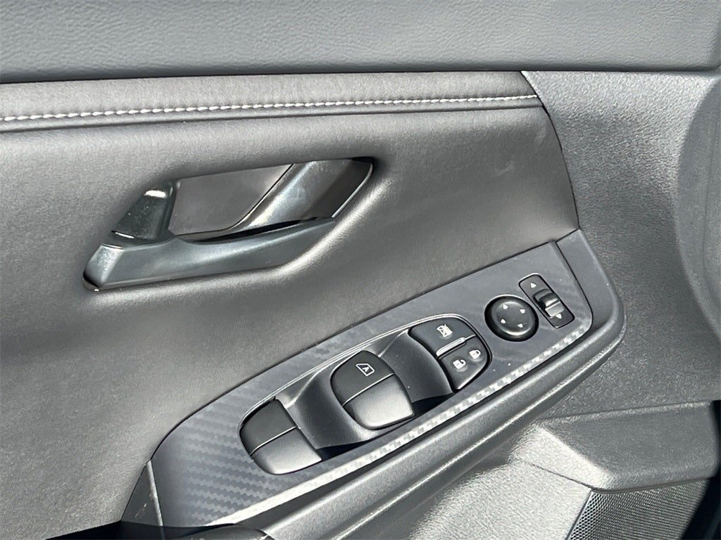 2025 Nissan Sentra S / One Owner / Carpeted Floormats