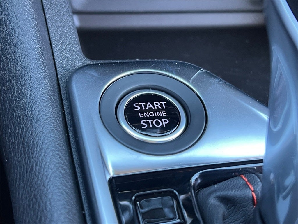 2025 Nissan Sentra SR / One Owner / Carpeted Floormats