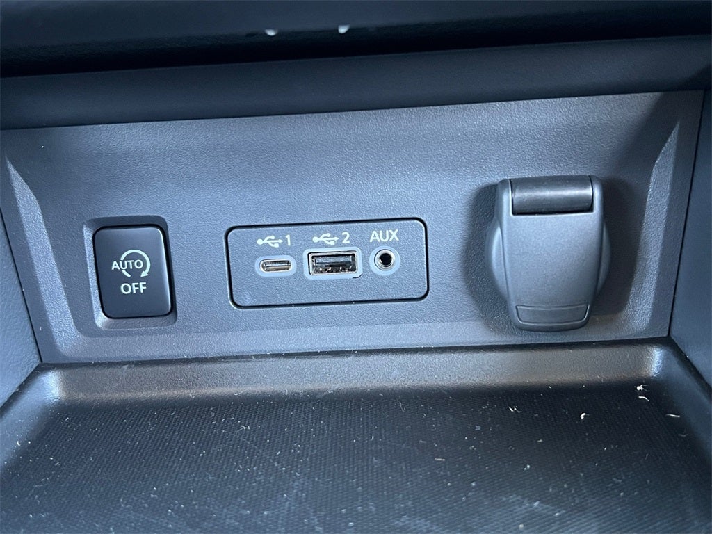 2025 Nissan Sentra SR / One Owner / Carpeted Floormats