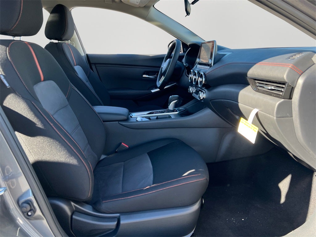 2025 Nissan Sentra SR / One Owner / Carpeted Floormats