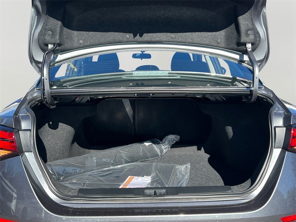 2025 Nissan Sentra SR / One Owner / Carpeted Floormats