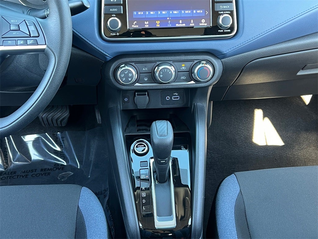 2025 Nissan Versa 1.6 SV One Owner / Splash Guards