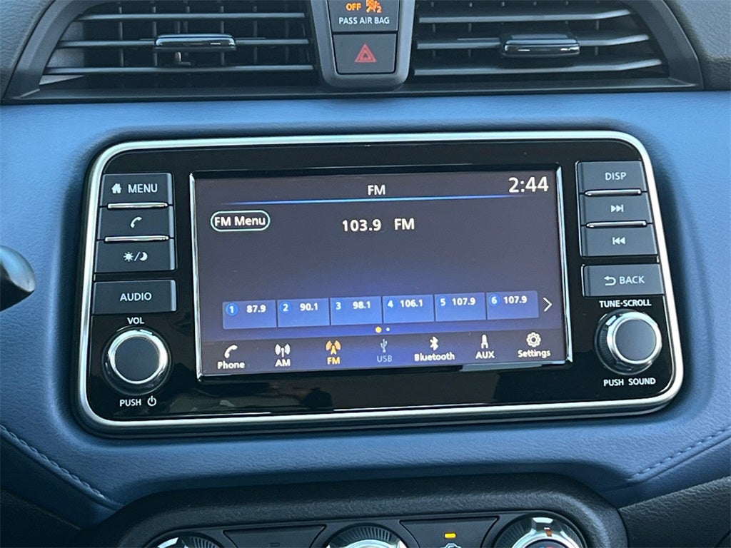 2025 Nissan Versa 1.6 SV One Owner / Splash Guards