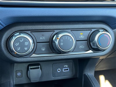 2025 Nissan Versa 1.6 SV One Owner / Splash Guards