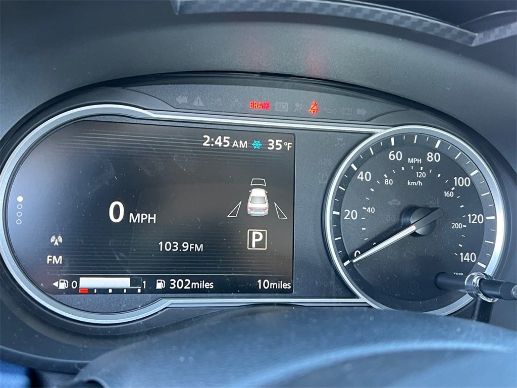 2025 Nissan Versa 1.6 SV One Owner / Splash Guards