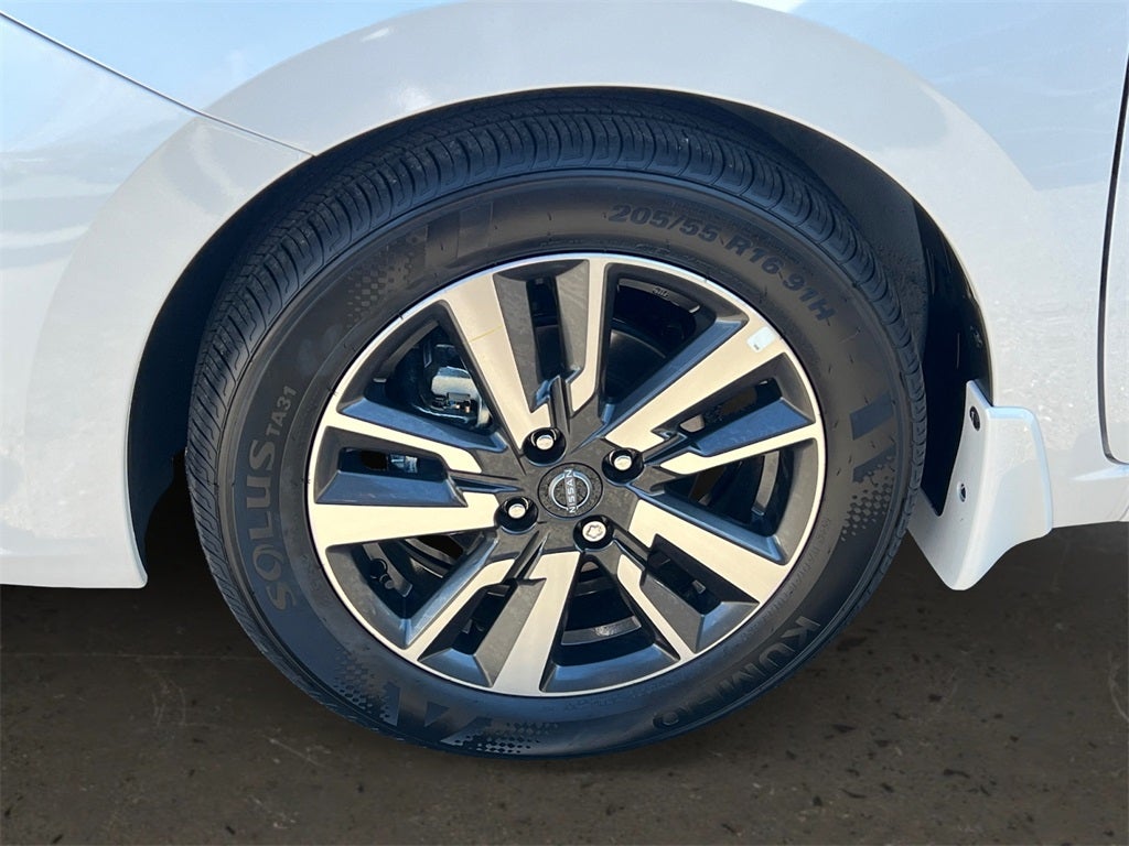 2025 Nissan Versa 1.6 SV One Owner / Splash Guards