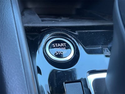 2025 Nissan Versa 1.6 SV One Owner / Splash Guards